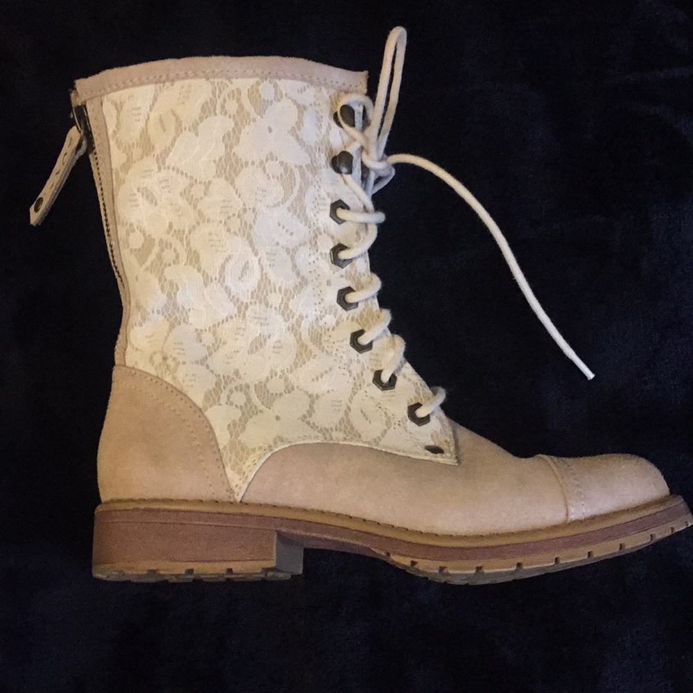 Combat boots